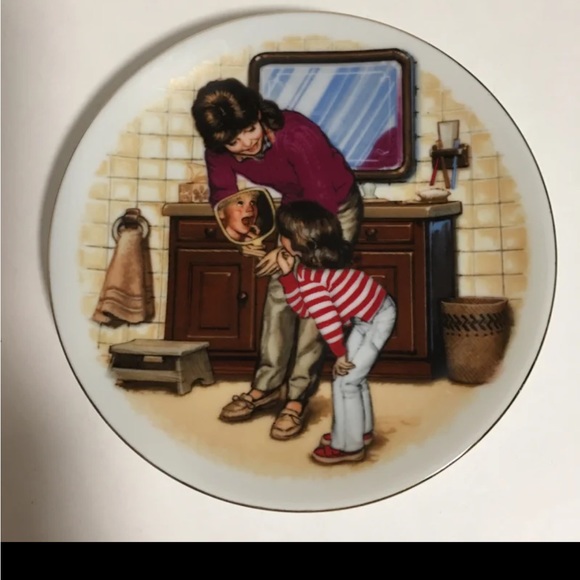 Avon VTG PLATE 5” Special memories by Tom Newsom 1986 Porcelain 22K gold trim - Picture 1 of 3